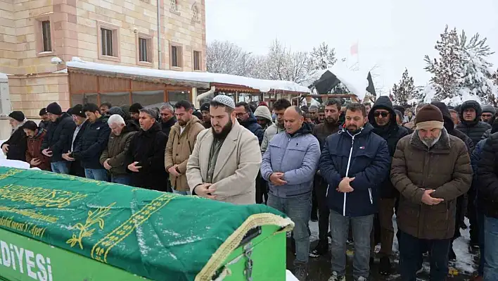 Boşandığı eşi tarafından öldürülen 2 çocuk annesi son yolculuğa uğurlandı