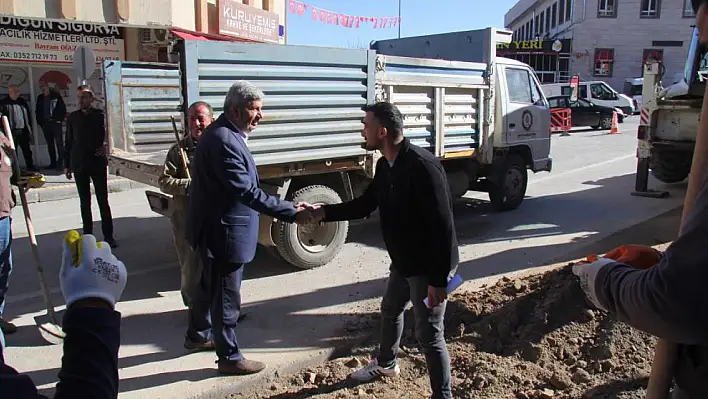 Bozulan yollar yenileniyor