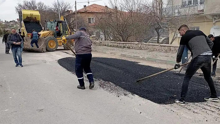 Bünyan Belediyesi bozulan yolları onarıyor