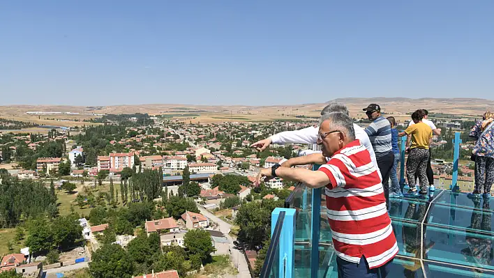 Bünyan Cam Terası Ziyaretçi Akınına Uğruyor