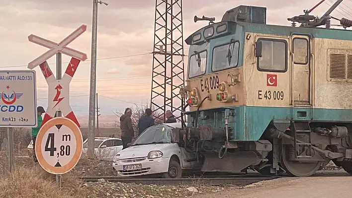 Bünyan'da tren kazası – Burnu bile kanamadan kurtuldu!