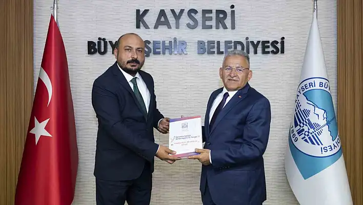 Büyükkılıç, TMMOB Makine Mühendisleri Odası yönetimiyle bir arada...