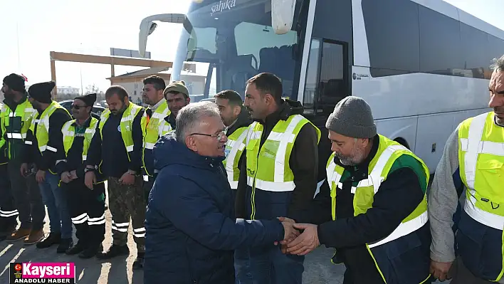 Büyükkılıç, başkanlarla deprem bölgesine 20 temizlik aracı ve 100 personel gönderdi