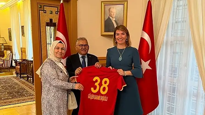 Büyükkılıç başkanlığındaki Kayseri heyeti Macaristan'da