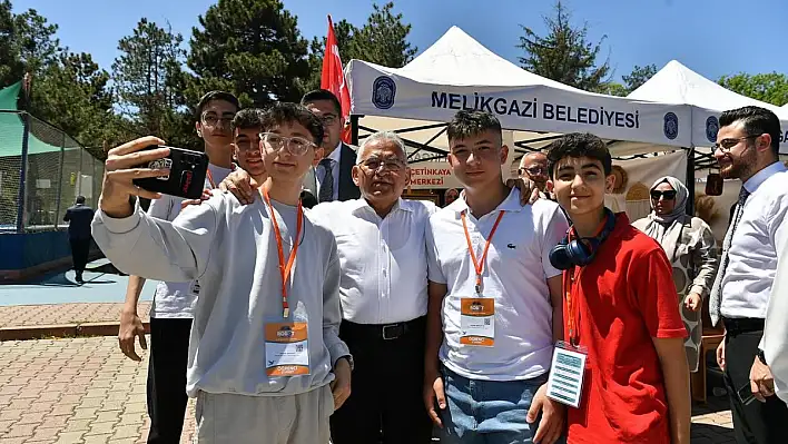Büyükkılıç: 'Kayseri genç dostu bir şehirdir, her alanda gençlerimizin yanındayız'