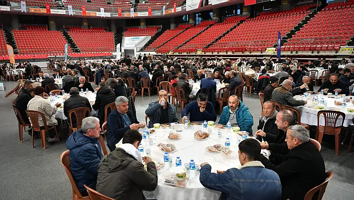 Büyükkılıç, otobüs esnafıyla iftar yaptı