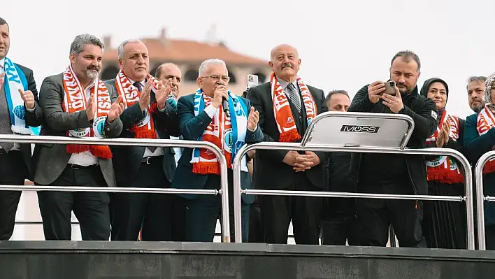 Büyükkılıç , Özvatan'da hizmet odaklı projelerini vurguladı