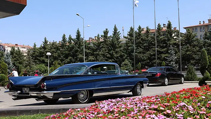 Büyükkılıç, siyasetten iş dünyasına ziyaretçilerini konuk etti