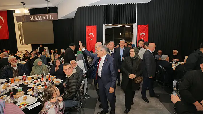 Büyükkılıç ve eşi, şehit ve gazi aileleri ile iftar sofrasında buluştu