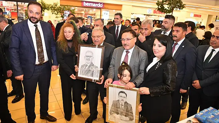 Büyükkılıç, Yeşilay Danışmanlık Merkezi sergisine katıldı