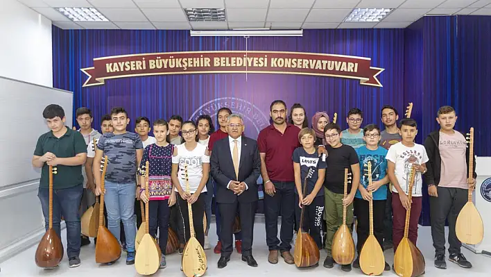 Merakla bekleniyordu! Binlerce öğrenci eğitime başladı