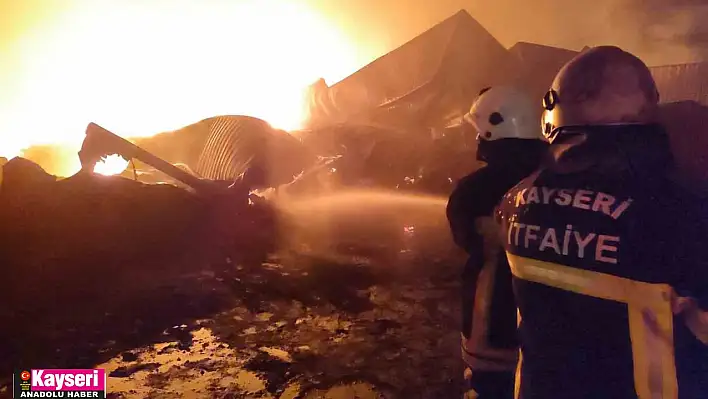 Büyükşehir İtfaiyesi İskenderun Limanı'ndaki yangına da koştu