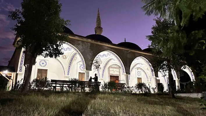 16 yaşındaki çocuk cami imamını bıçaklayarak öldürdü!