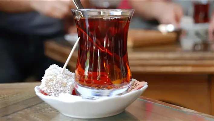Çay tiryakilerine kötü haber! Çaya yine zam geldi