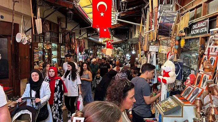 Bakırcılar Çarşısı turistlerin gözdesi oldu