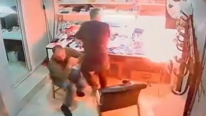 Telefon bataryası patladı