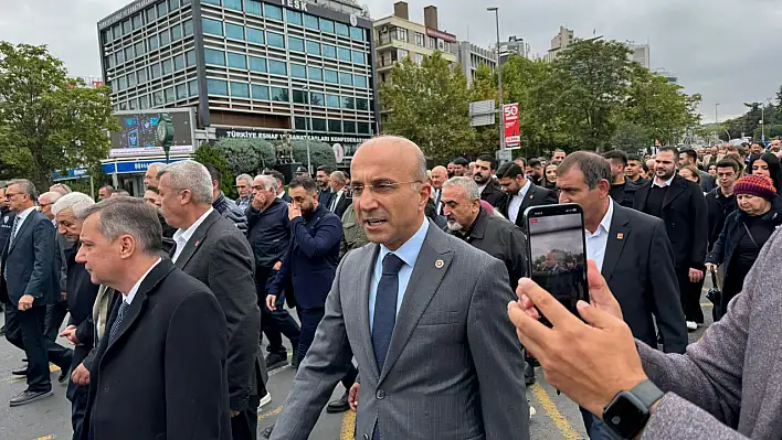 CHP'li Genç ve milletvekillerinden protesto yürüyüşü