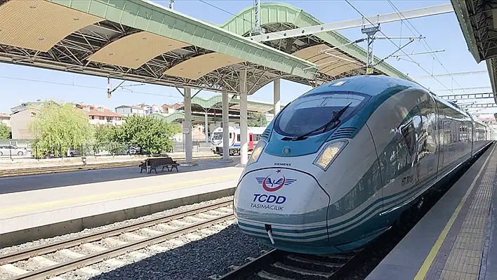 CHP'li vekil Aşkın Genç'ten hızlı tren çıkışı