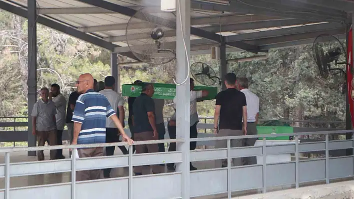 Borç krizi cinayetle bitti: Verimli ailesi mezarlıkta ayrıldı