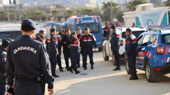 Adana'daki düğünde silah sesleri: 9 yaşındaki çocuk hayat mücadelesi veriyor!