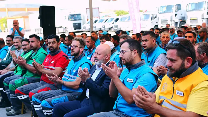 Çolakbayrakdar, bayramda sahada çalışan personelle bir araya geldi