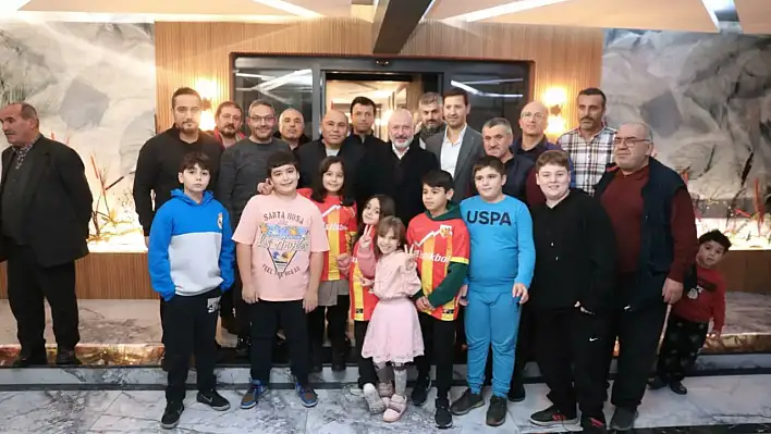 Çolakbayrakdar ile minik Duru'nun dikkat çeken Kayserispor sohbeti!