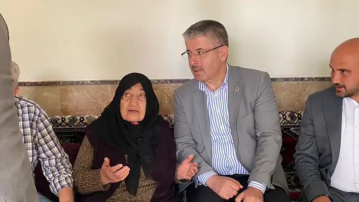 Çopuroğlu'ndan, en yaşlı AK Parti üyesine 'Anneler Günü' ziyareti!