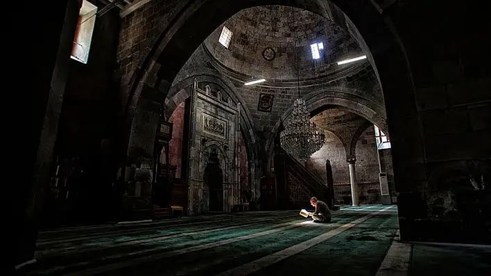 Cuma Hutbesinin bu haftaki konusu 'Her zorluktan sonra kolaylık vardır' (13 Aralık)