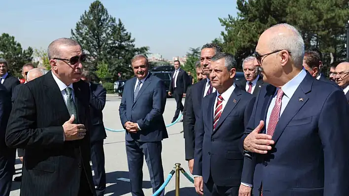 Cumhurbaşkanı Erdoğan Anıtkabir'i ziyaret etti