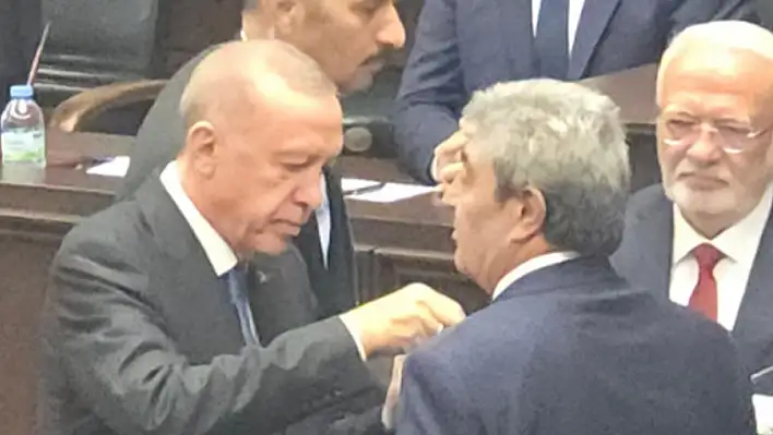 Cumhurbaşkanı Erdoğan, Dursun Ataş'a rozetini taktı!