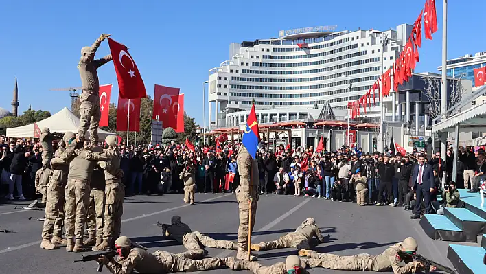 Cumhuriyet Bayramı Kayseri'de coşkuyla kutlandı!