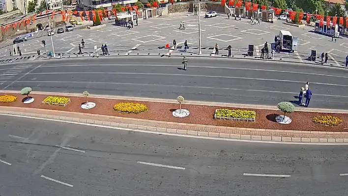 Cumhuriyet Meydanı 6 gün sonrasına hazırlanıyor! Jandarma meydana geldi trafik kapandı