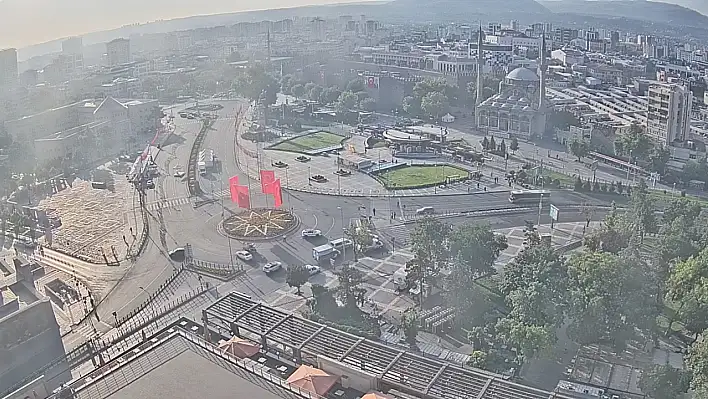 Cumhuriyet Meydanı araç trafiğine kapatıldı! Otobüs güzergahları değişti...