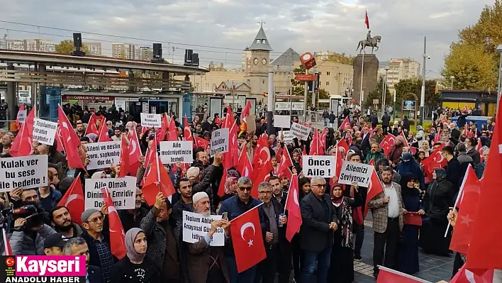 Cumhuriyet Meydanı'na kadar yürüdüler