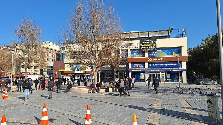 Cumhuriyet Meydanı'na yeniden akın ettiler