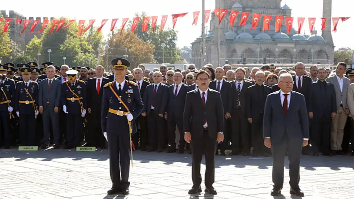 Cumhuriyet Meydanı'nda bayram kutlamaları başladı