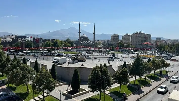 Cumhuriyet Meydanı'nda büyük hazırlık!