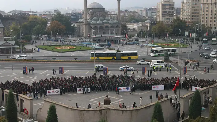 Cumhuriyet Meydanı'nda büyük ses: 1200 öğrenci...