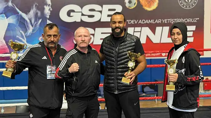 Kayseri'de Cumhuriyete Giden Yol Muaythai Şampiyonası düzenlendi