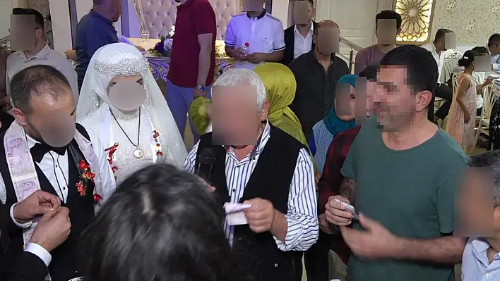 Misafir gibi gittiği düğünde önce pasta yedi, sonra takıları çaldı