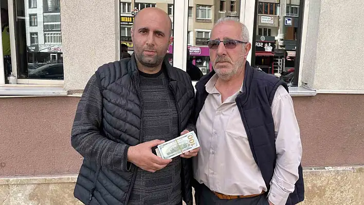 Dayı ve yeğenden örnek hareket: Buldukları 6 bin 250 dolar ve 400 euroyu polise teslim ettiler!