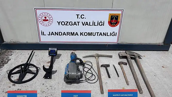 Kaçak kazı yapan kişilere jandarmadan suçüstü