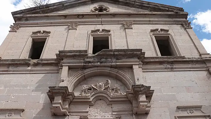 Definecilerin talan ettiği tarihi kilise, devletten yardım bekliyor!