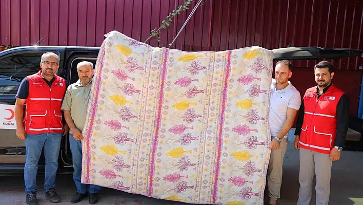 Kahramanmaraşlı esnaftan bin adet yorgan bağışı