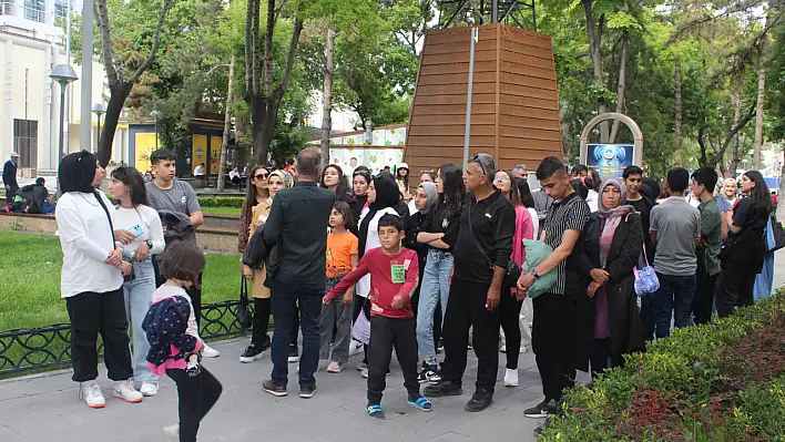 Depremzede öğrenciler Kayseri turu yaptı