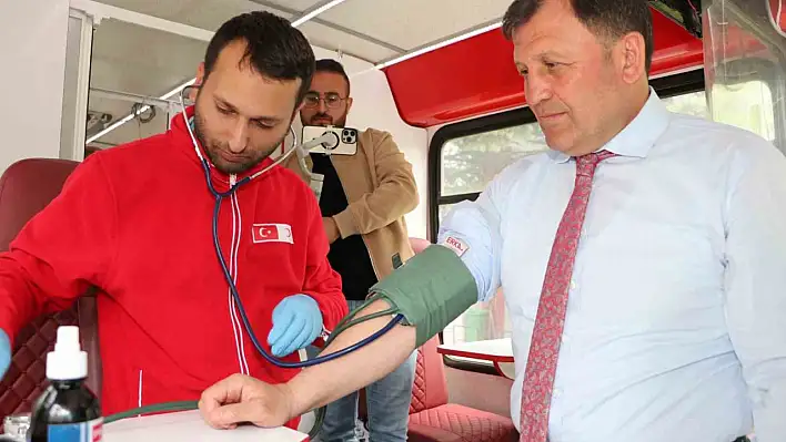 Depremzedelerden kan bağışına yoğun ilgi