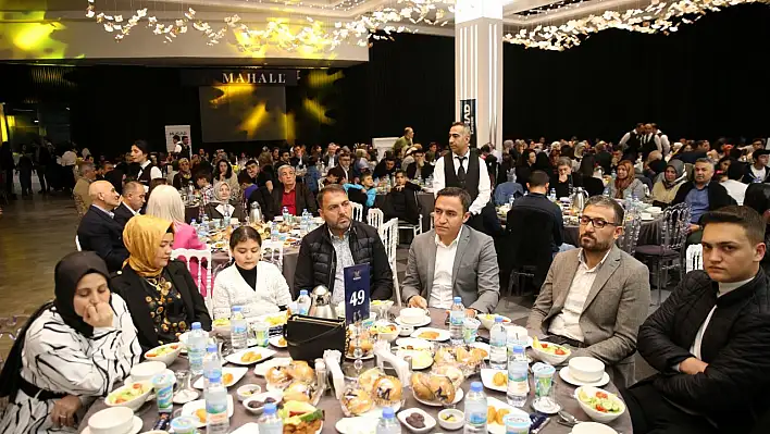 Depremzedeler için iftar programı düzenlendi