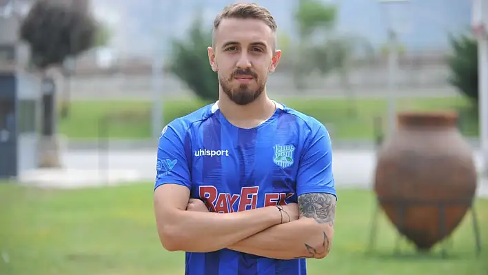 Dev stoper imzayı attı formayı giydi!