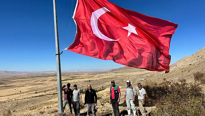 Dev Türk Bayrağı yerini aldı