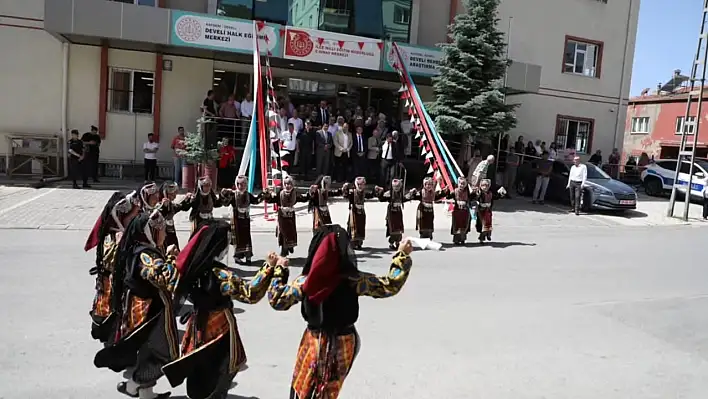 Develi'de emek sahneye çıktı: Kursiyerlerden göz alıcı sergi!